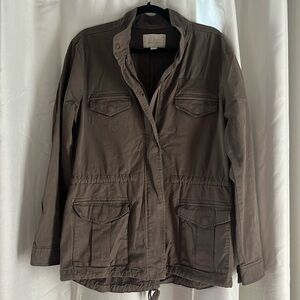 Hinge. Army green jacket. Sinch tie at waist. Size large.